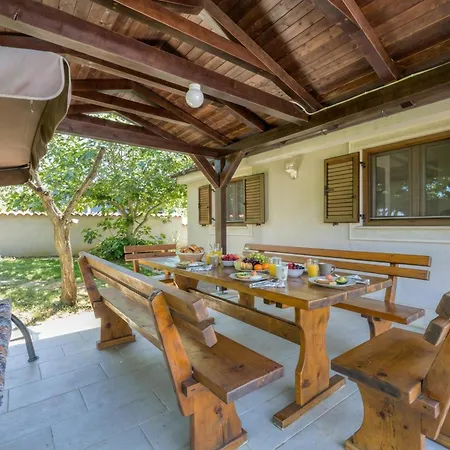 House Stella Nature With Private Pool - Happy